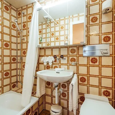 מלון Hotel-restaurant Bellevue 3*
